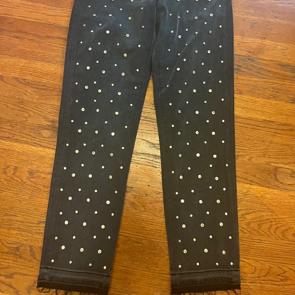 Pistola Jeans: The Pizazz You Need for the Holidays! - Picture 4 of 4